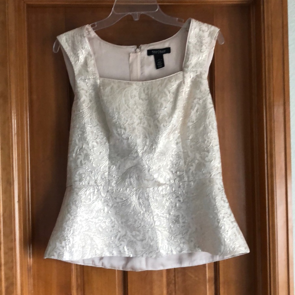 White House/ Black Market Top